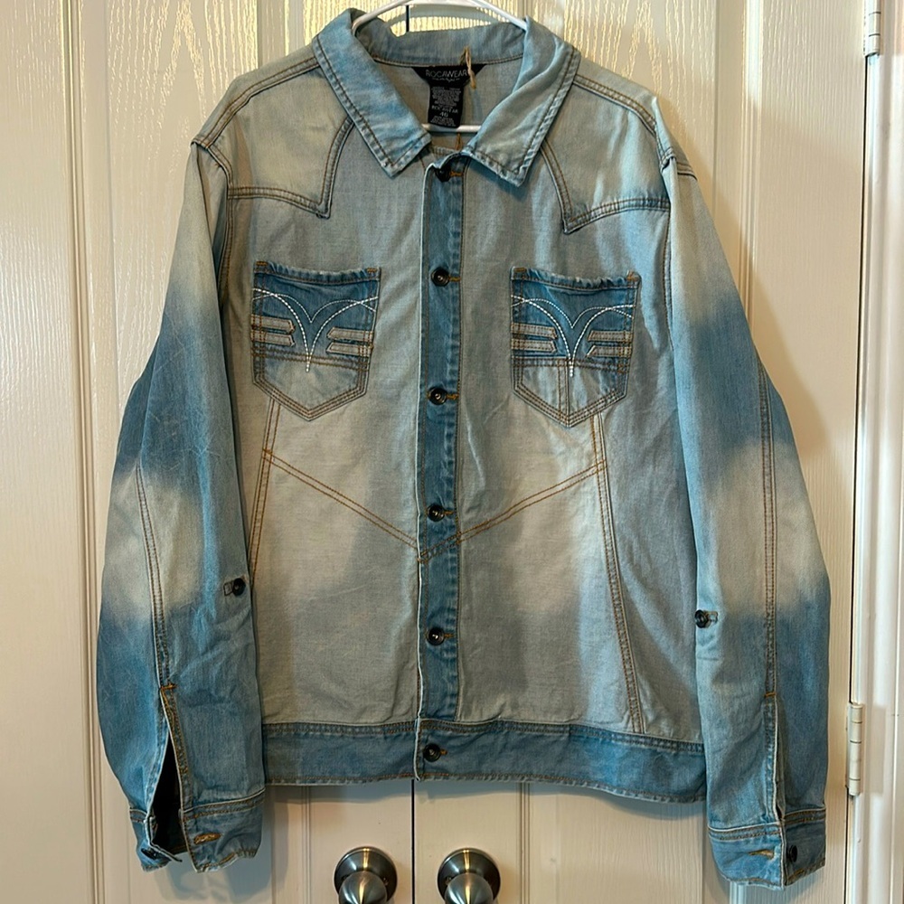 Rocawear Classic Denim Jacket Light wash Man’s Size 2XL / 46
